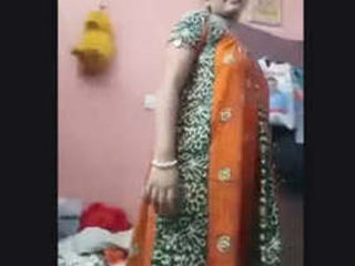 Desi Babe Parchina Fingers Herself in Unsatisfied Ektu Video